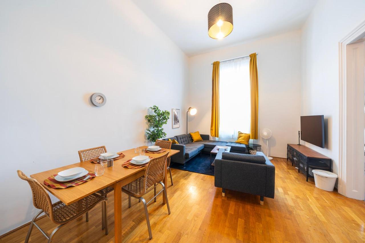 Shining Bright Two Bedroom Next To Andrassy Ave Apartmán