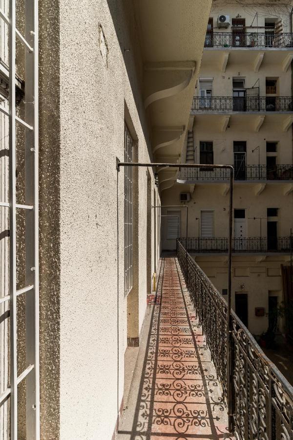 Shining Bright Two Bedroom Next To Andrassy Ave Apartmán