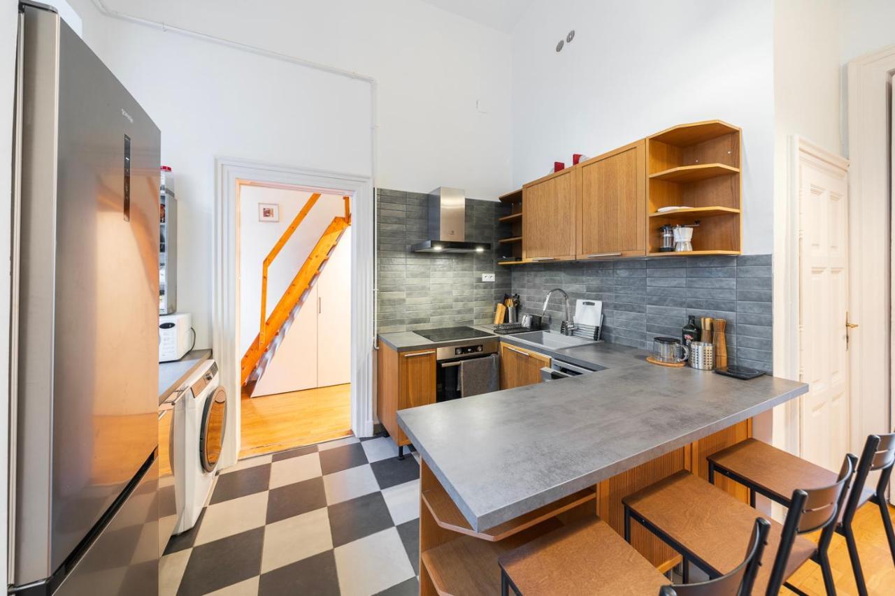 Shining Bright Two Bedroom Next To Andrassy Ave Apartmán